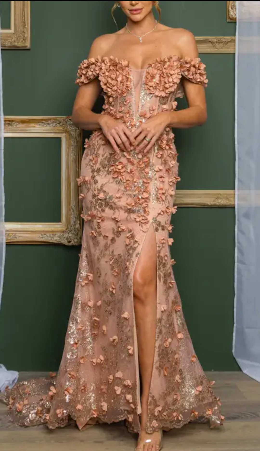 Robe de bal formelle à épaules dénudées – Fleurs 3D, paillettes, traîne majestueuse, bonnets intégrés