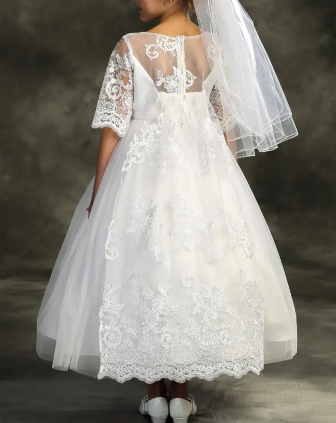 Robe de première communion en dentelle cordée – Coupe trapèze luxueuse, finition intégrale et cordons cascade