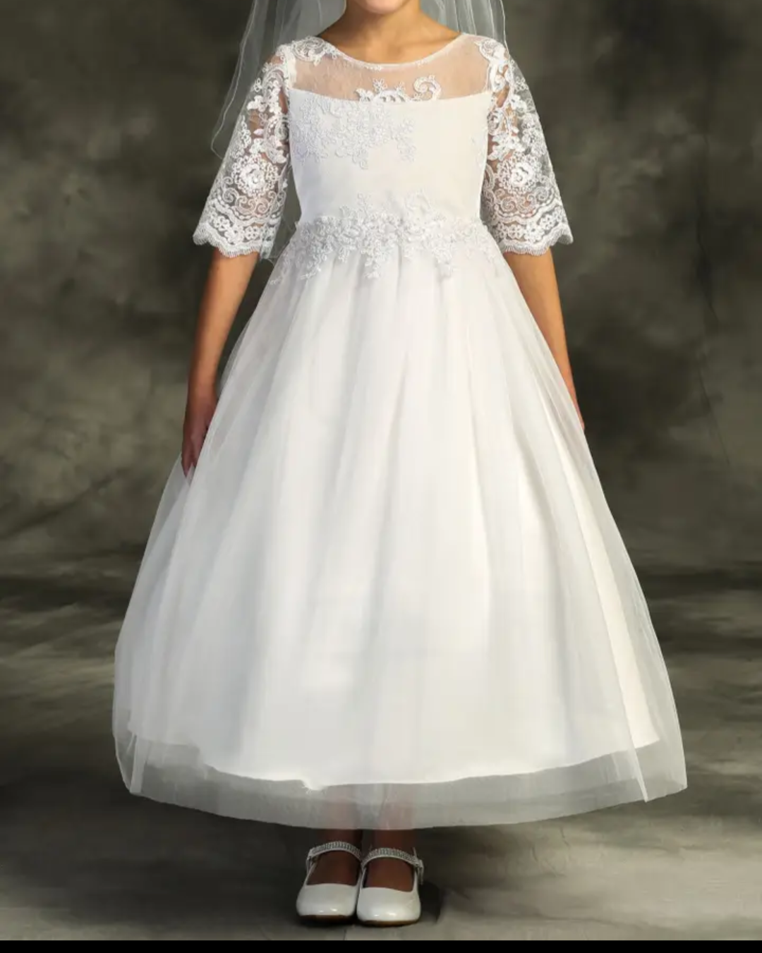 Robe de première communion en dentelle cordée – Coupe trapèze luxueuse, finition intégrale et cordons cascade